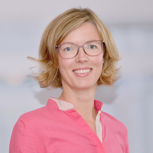 Portrait Manuela Winkelmann, Chefarztsekretariat, Albertinen Wirbelsäulenzentrum, Standort Evangelisches Amalie Sieveking Krankenhaus, Team, Hamburg-Volksdorf